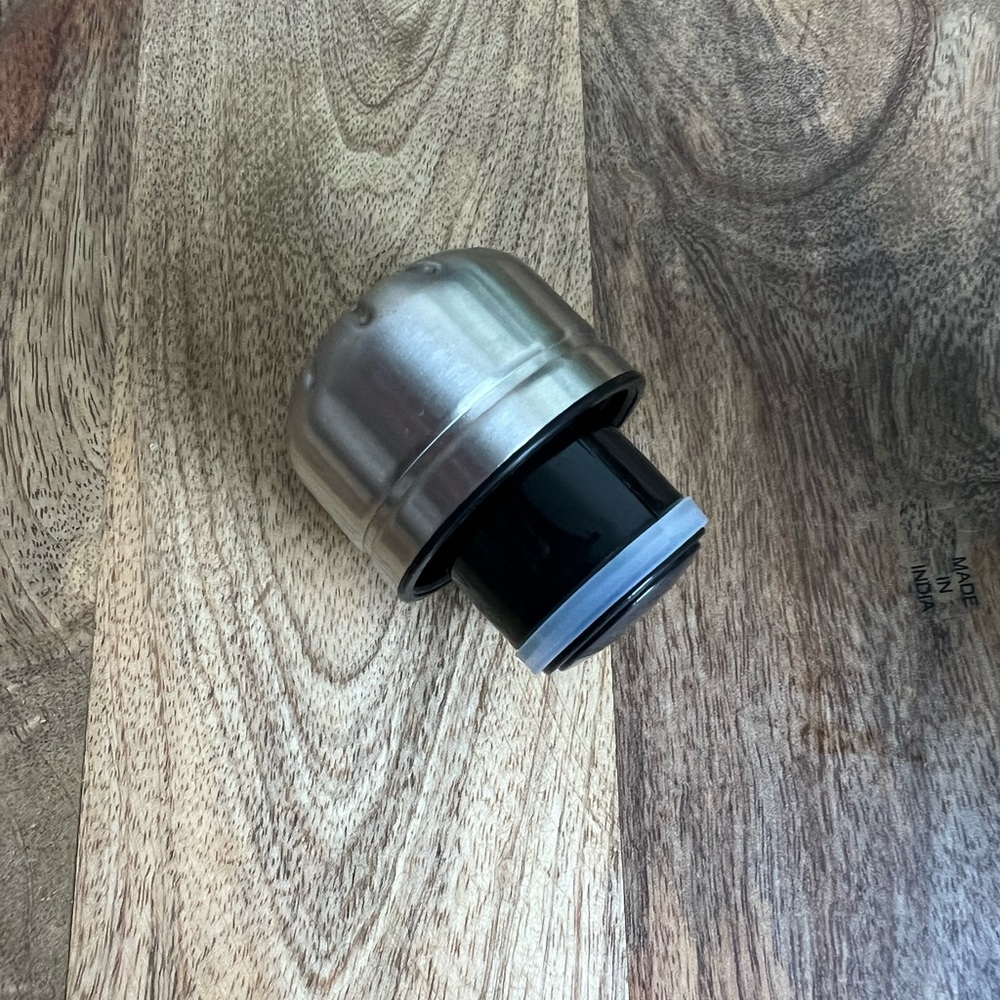 I’m A Toys R Us Kid Iridescent Water Bottle - Picture 4 of 5